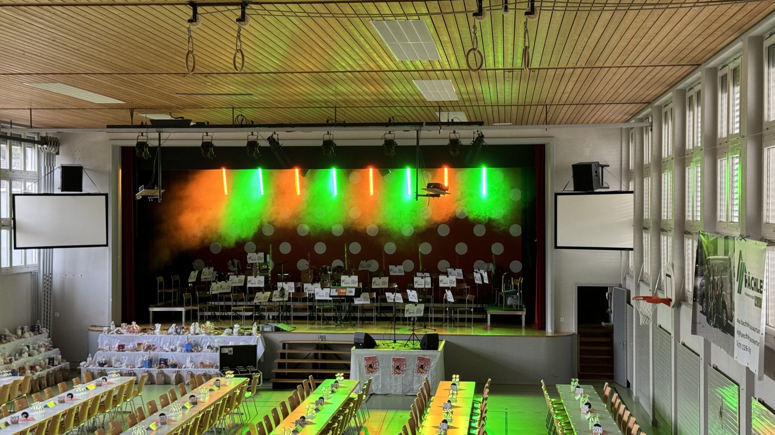 Die AX2 PixelBar von Astera im Einsatz am Jahreskonzert der Musikgesellschaft Teufenthal-Unterkulm mit MSL Eventtechnik. Lauflicht für Konzerte, Shows und Firmenfeiern.